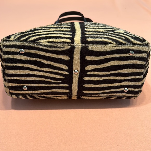 Rafe handbag. Faux fur. - Picture 4 of 8